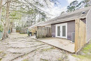 Updated Tallahassee Townhome: 3 Mi to Downtown!
