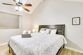 Updated Tallahassee Townhome: 3 Mi to Downtown!