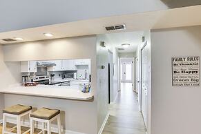 Updated Tallahassee Townhome: 3 Mi to Downtown!