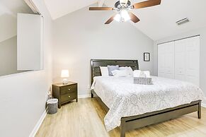 Updated Tallahassee Townhome: 3 Mi to Downtown!