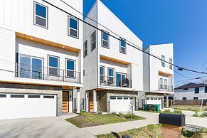 Houston Townhouse w/ Office & Home Gym