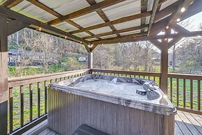 Cabin w/ Expansive Deck ~ 4 Mi to Red River Gorge!