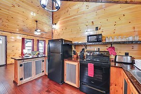 Cabin w/ Expansive Deck ~ 4 Mi to Red River Gorge!