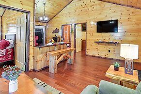 Private Hot Tub: Dog-friendly Red River Gorge Home