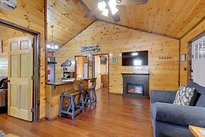 Private Hot Tub: Dog-friendly Red River Gorge Home