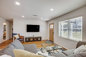 Pet-friendly Tomball Cottage: Steps to Downtown!