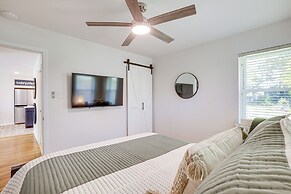 Pet-friendly Tomball Cottage: Steps to Downtown!