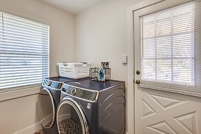 Pet-friendly Tomball Cottage: Steps to Downtown!