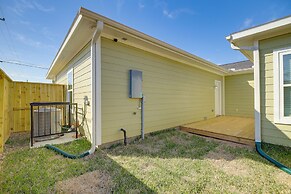 Quiet Houston Home - 9 Mi to Downtown Aquarium!