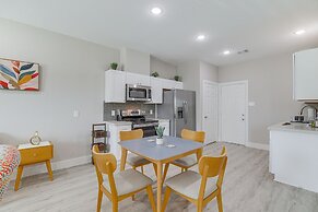 Quiet Houston Home - 9 Mi to Downtown Aquarium!