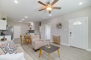 Quiet Houston Home - 9 Mi to Downtown Aquarium!