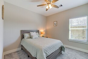 Quiet Houston Home - 9 Mi to Downtown Aquarium!