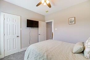 Quiet Houston Home - 9 Mi to Downtown Aquarium!