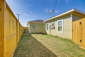 Quiet Houston Home - 9 Mi to Downtown Aquarium!