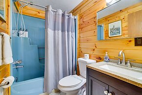 Lakefront Cabin w/ Hot Tub: 6 Mi to Ski Resort!