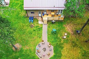 Hayward Home w/ Private Deck, Fire Pit & Kayak!