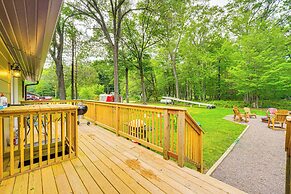Hayward Home w/ Private Deck, Fire Pit & Kayak!