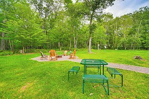 Hayward Home w/ Private Deck, Fire Pit & Kayak!