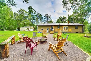 Hayward Home w/ Private Deck, Fire Pit & Kayak!