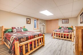 Hayward Home w/ Private Deck, Fire Pit & Kayak!