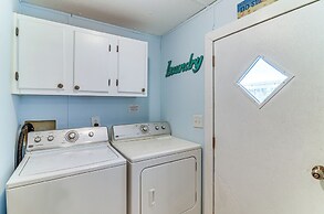 Monticello Home w/ Deck & Fire Pit < 1 Mi to Water