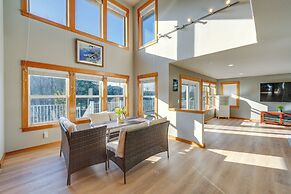 Stunning Mount Vernon Home w/ Big Lake Views!