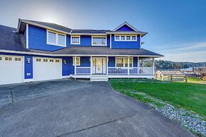 Stunning Mount Vernon Home w/ Big Lake Views!