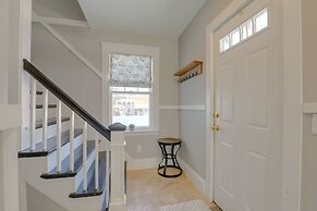Sunny Newbury Apartment, 6 Mi to Market Square!