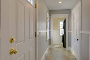 Sunny Newbury Apartment, 6 Mi to Market Square!