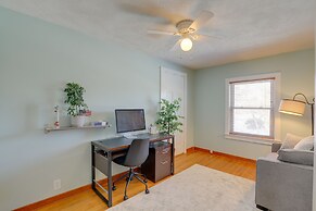 Sunny Newbury Apartment, 6 Mi to Market Square!