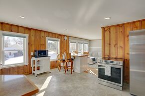 Sunny Newbury Apartment, 6 Mi to Market Square!