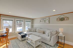 Sunny Newbury Apartment, 6 Mi to Market Square!