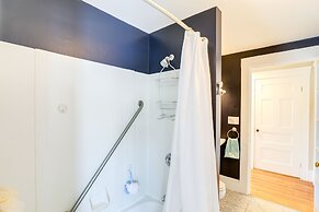 Sunny Newbury Apartment, 6 Mi to Market Square!