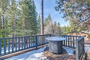 Westwood Cabin: Lake Almanor Across the Street!