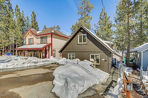 Cozy Cabin w/ Deck - 2 Mi to Bear Mountain Resort!