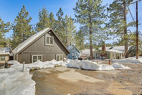 Cozy Cabin w/ Deck - 2 Mi to Bear Mountain Resort!