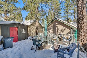 Cozy Cabin w/ Deck - 2 Mi to Bear Mountain Resort!