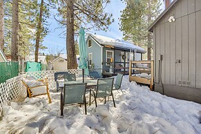 Cozy Cabin w/ Deck - 2 Mi to Bear Mountain Resort!