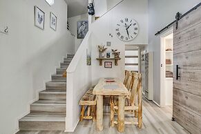 Cozy Cabin w/ Deck - 2 Mi to Bear Mountain Resort!