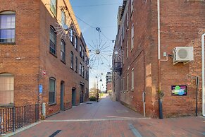 Walkable Lynchburg Condo w/ Private Balcony