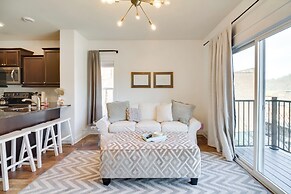 Walkable Lynchburg Condo w/ Private Balcony