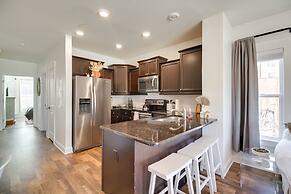 Walkable Lynchburg Condo w/ Private Balcony