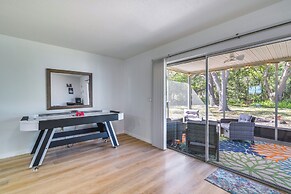 Home w/ Screened Porch, Near Weeki Wachee Springs!