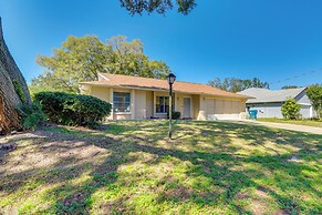 Home w/ Screened Porch, Near Weeki Wachee Springs!