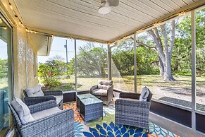 Home w/ Screened Porch, Near Weeki Wachee Springs!