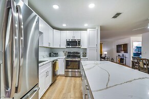 Home w/ Screened Porch, Near Weeki Wachee Springs!