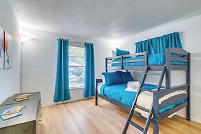 Home w/ Screened Porch, Near Weeki Wachee Springs!