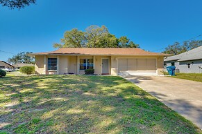 Home w/ Screened Porch, Near Weeki Wachee Springs!