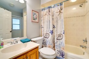 Walk to Lake: Home w/ Screened Porch in Sebring!