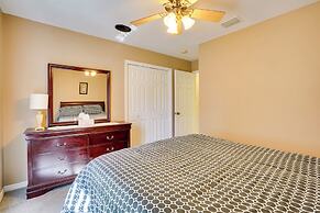 Walk to Lake: Home w/ Screened Porch in Sebring!